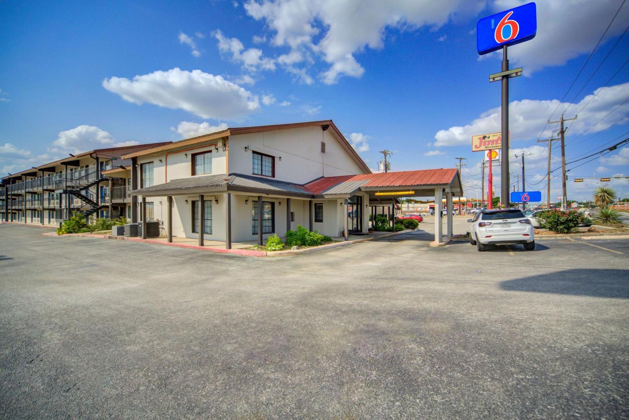 Motel 6 San Antonio, Tx I-35 North Corridor מראה חיצוני תמונה