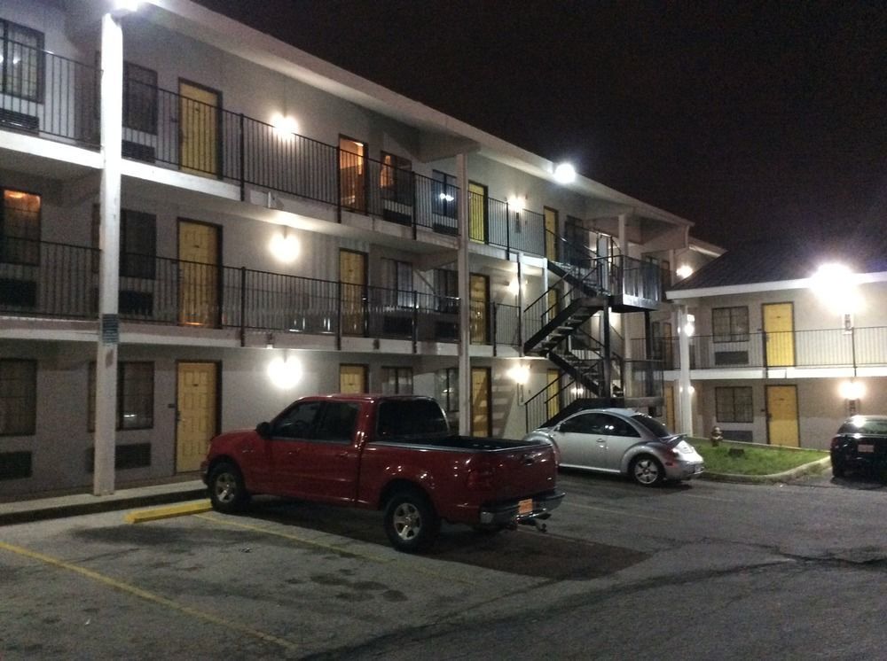 Motel 6 San Antonio, Tx I-35 North Corridor מראה חיצוני תמונה